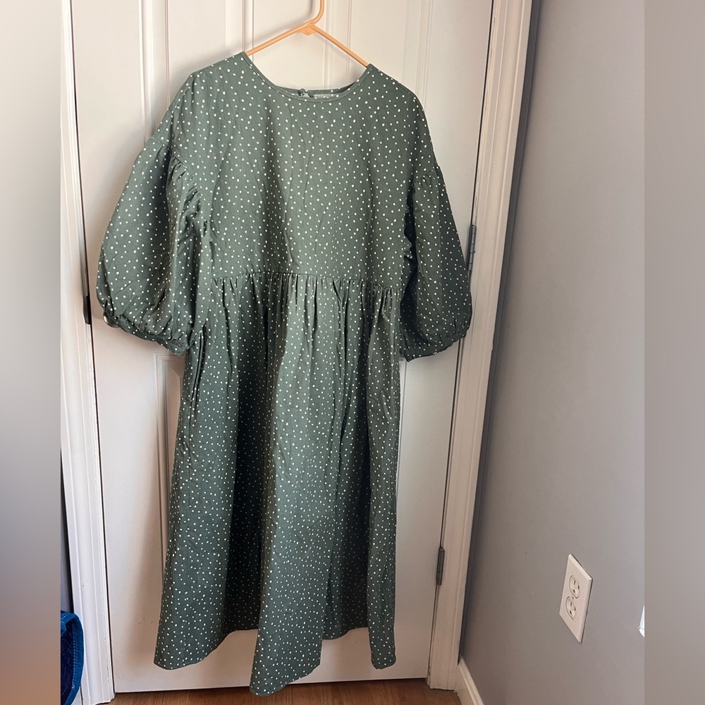Tradlands Like New! Green polka dot small Nico dress oversized midi keyhole